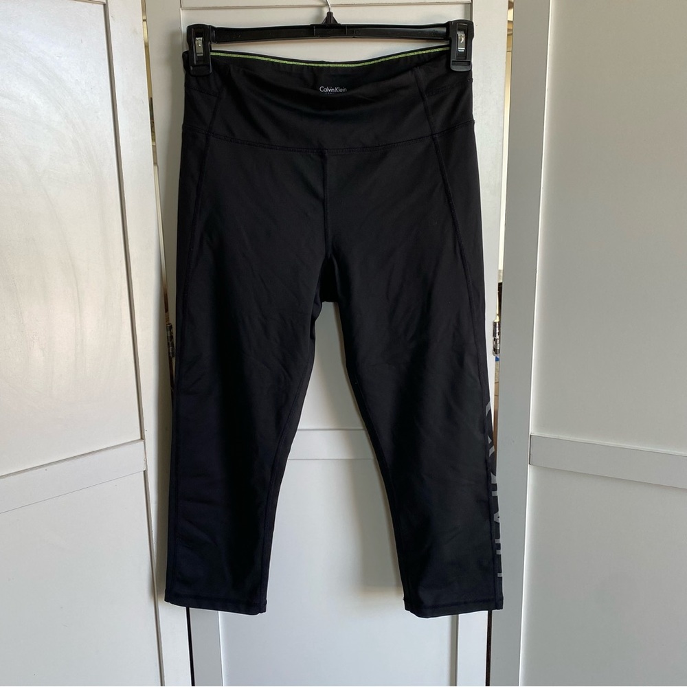 Calvin Klein Women's Black Capri Leggings Size large